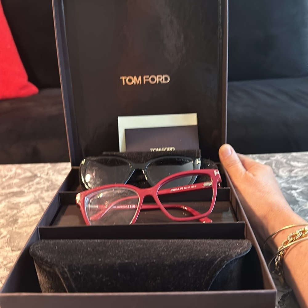 Authentic TOM FORD MAGNETIC GLASSES - red frame with black sunglasses